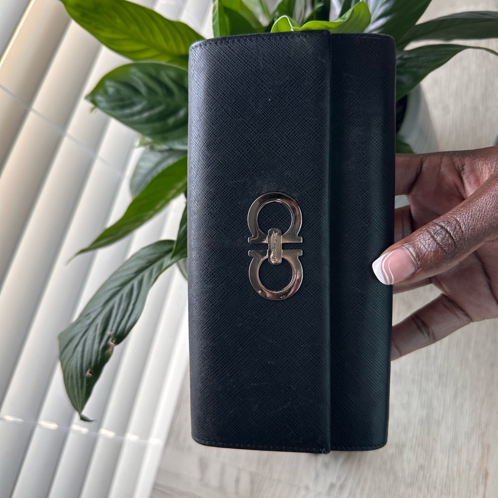 Snappy black ferragamo wallet !